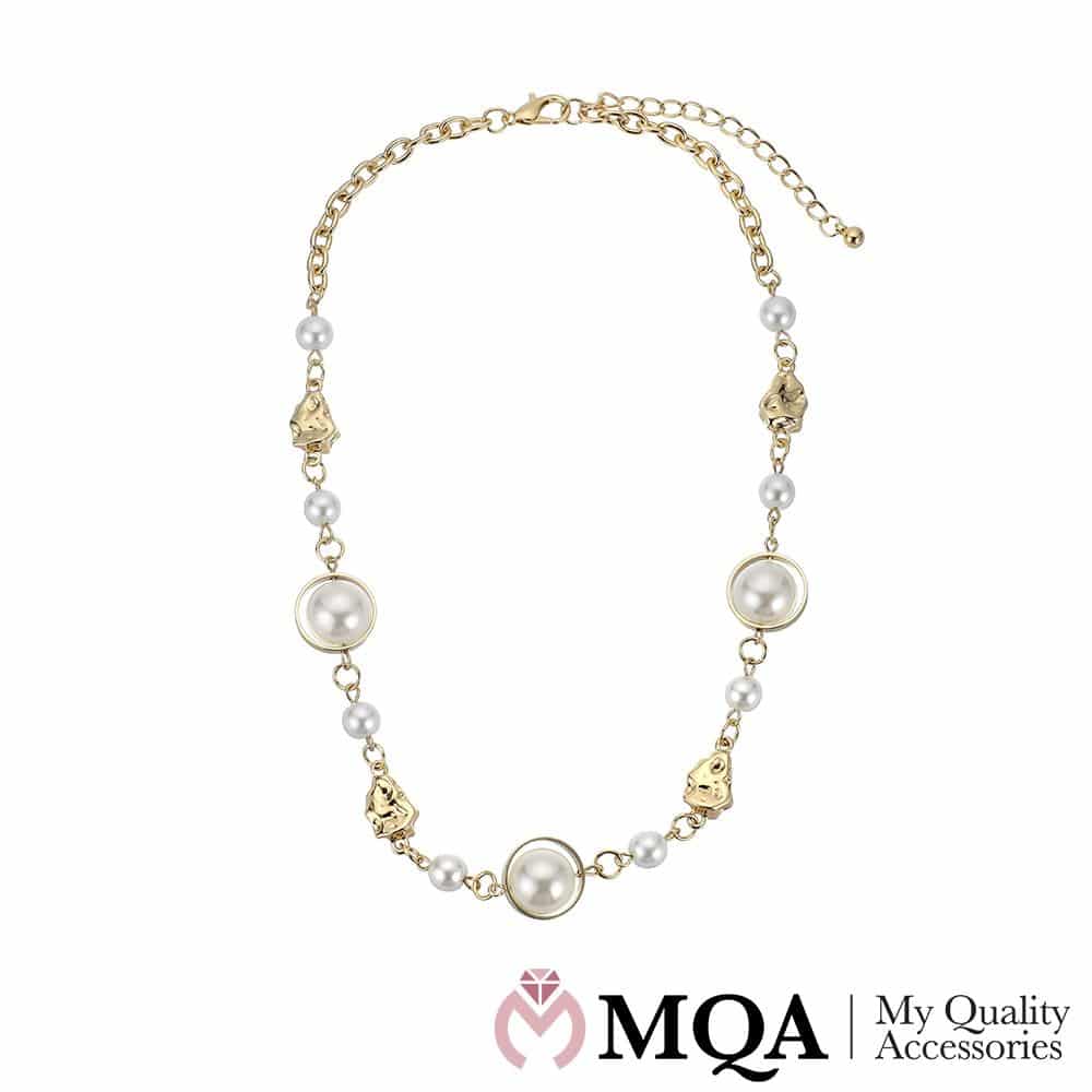 Halsband guldfärgade