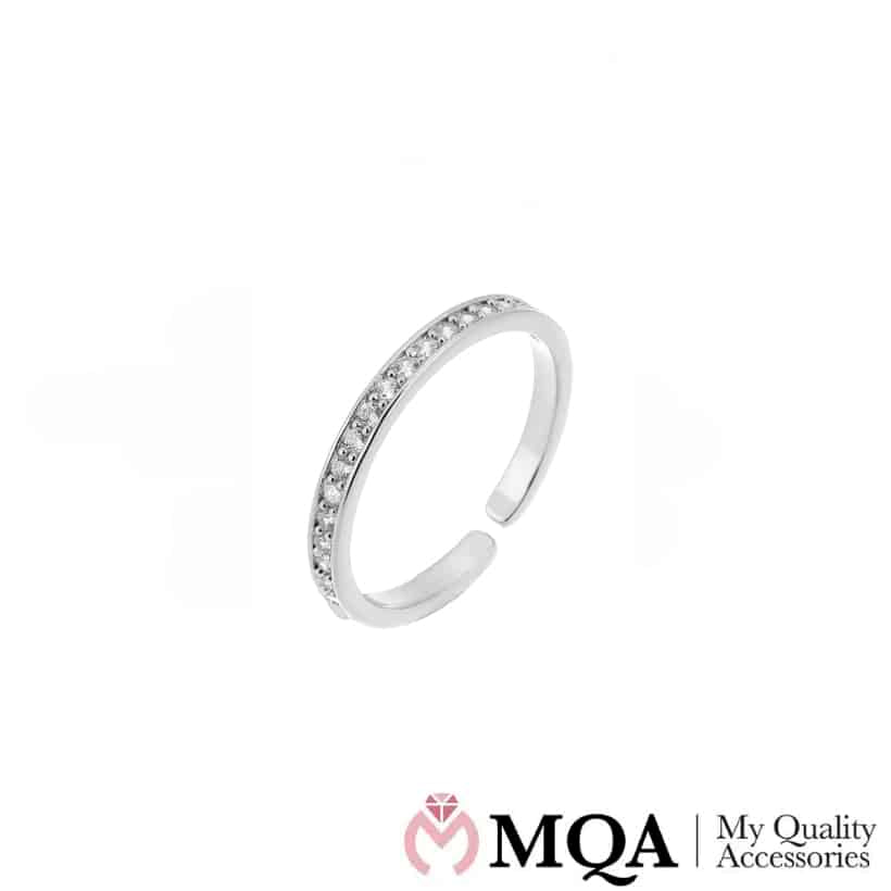 Ring, silverfärgade med glittrande glasstenar