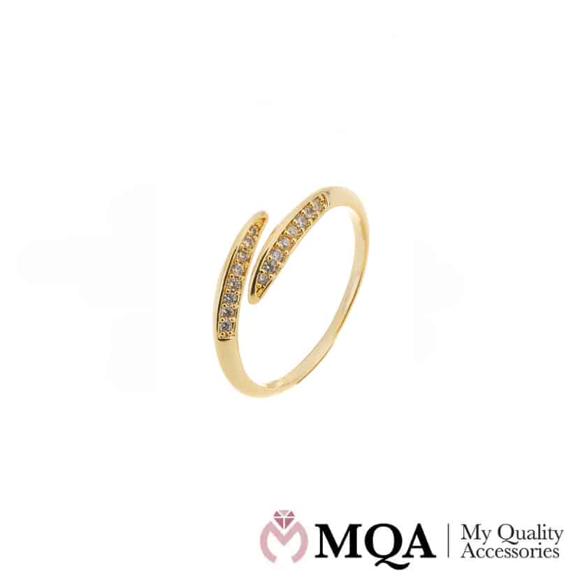 Ring, guldfärgade med små stenar