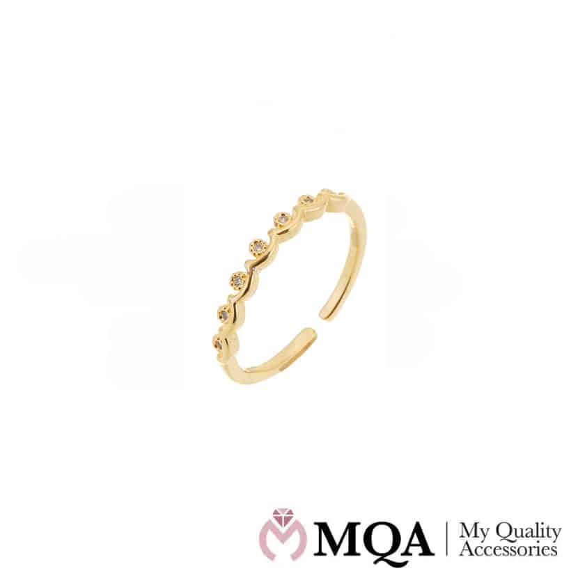 Ring, guldfärgade med en rad fina stenar