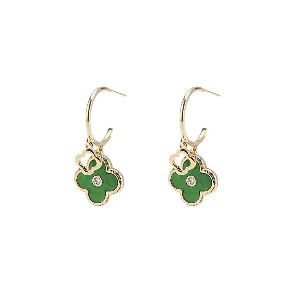 Örhängen, guldfärgade formade som fyrklöver