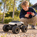 Radiostyrd offroadbil med 4-hjulsdrift och LED-belysning
