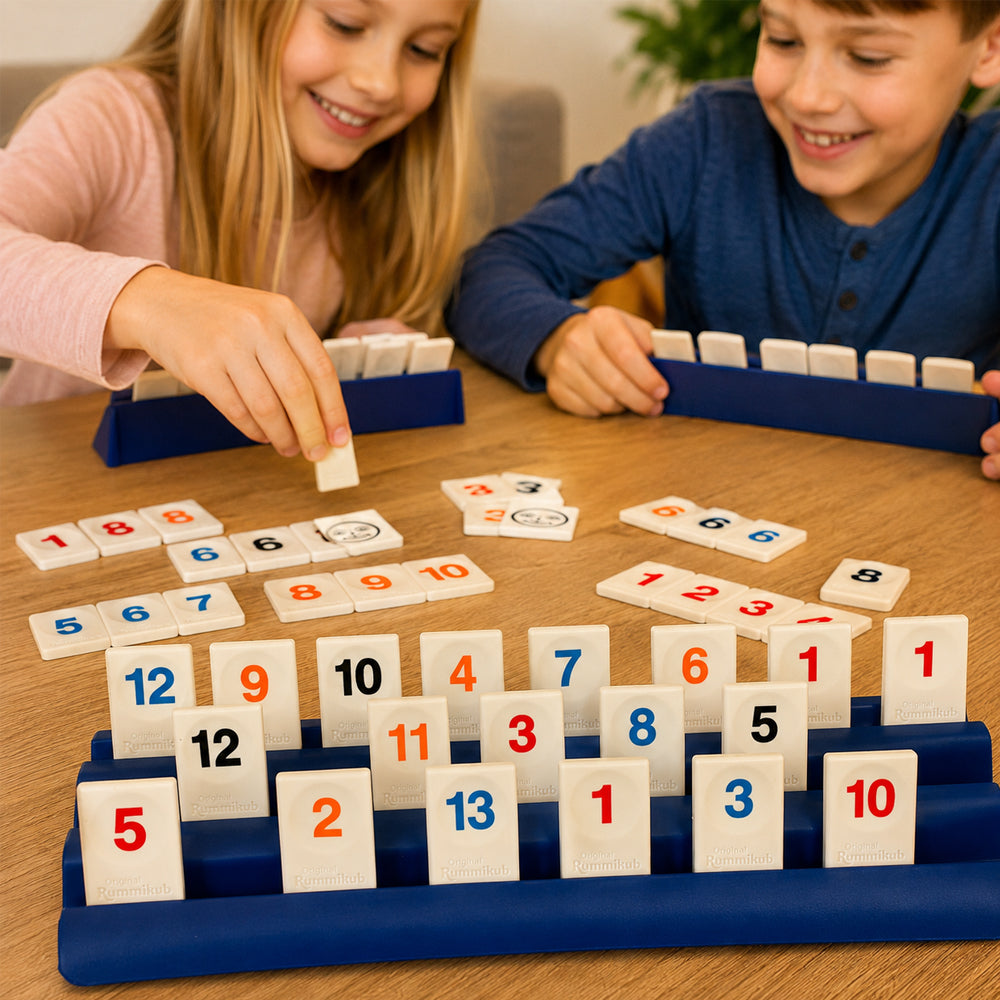 Rummikub – klassiskt familjespel med siffror, taktik och strategi för 2–4 spelare