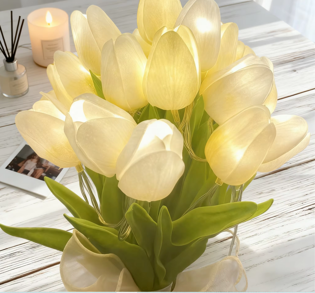 LED Tulpanbukett – 10 Vita Tulpaner med Varmt Stämningsljus
