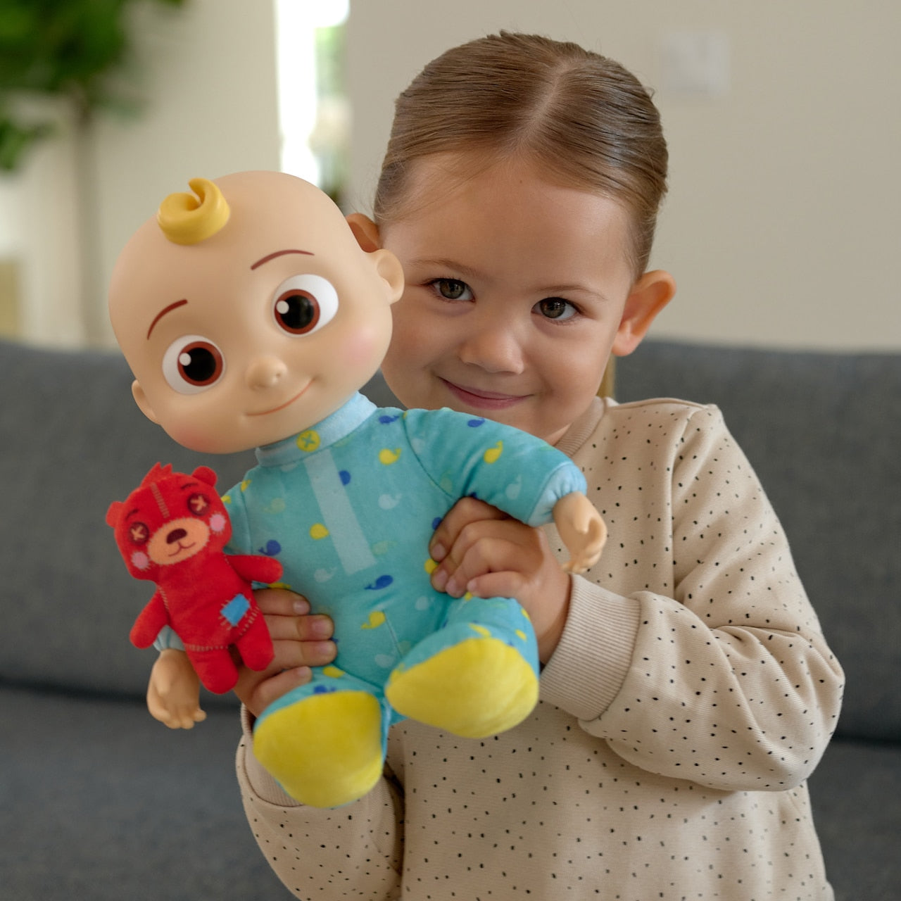 Cocomelon JJ Sjungande Docka – svenskt tal -