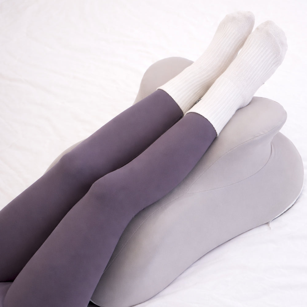 Ergonomisk kilkudde i memory foam med avtagbar nackkudde